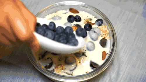 探寻真相吃完螃蟹喝酸奶会中毒？你又被朋友圈欺骗了