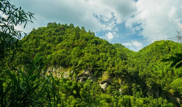 皖、浙两省交界处，有一个大裂谷处处断崖绝壁，藏有四“大”特色