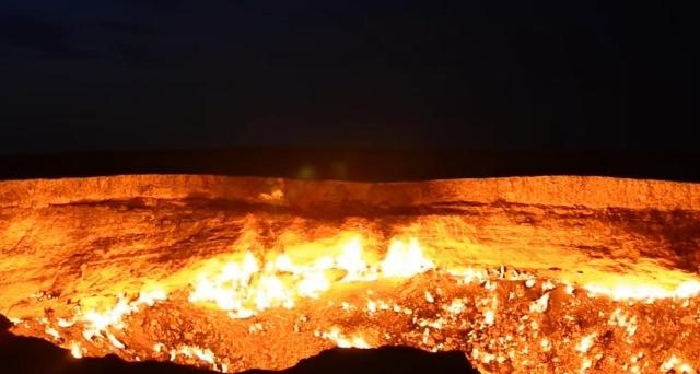 沙漠现70米巨型火坑!烧了48年都不灭:藏35亿吨石油还能烧100年