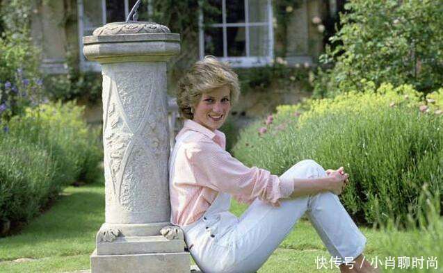 从图片上可见戴安娜王妃游移不定目光,网友:没有依靠却很美!