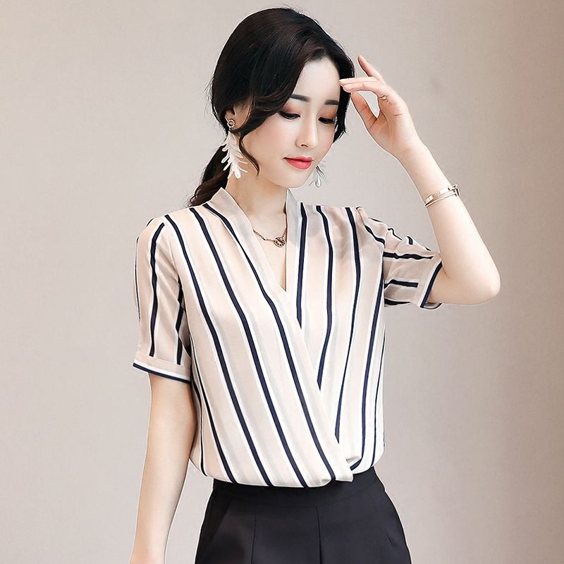 漂亮的连衣裙，有气质的旗袍，都不如这样的女套装，洋气还时尚