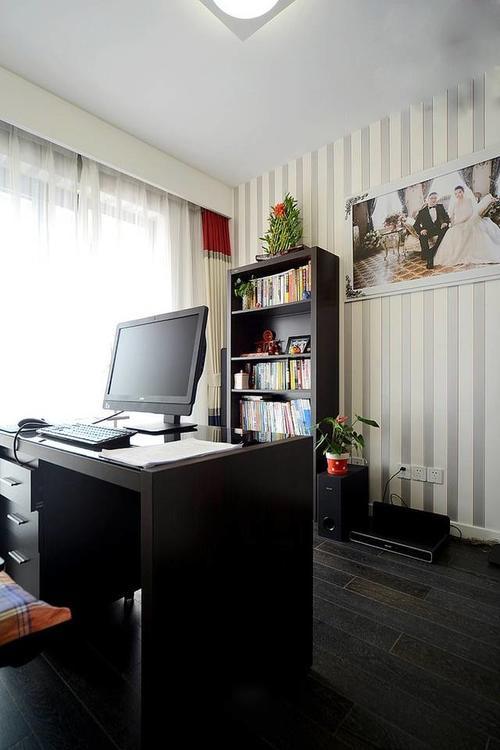 95㎡温馨甜蜜婚房，头次见餐厅里装电视，效果备受欢迎！