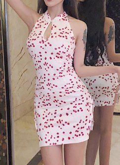 丰满的女人，就该穿紧身装，前凸后翘迷死人，性感女人味挡不住