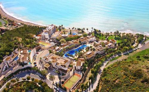 欧盟唯一的亚洲国家，靠卖绿卡成为发达国家，国庆日与中国同一天