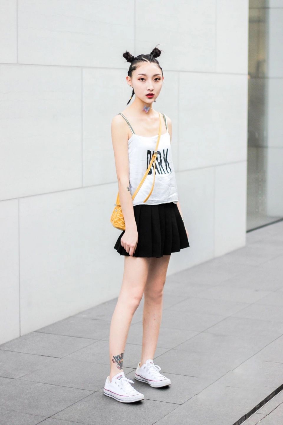 街拍丨所有喜欢白色的姑娘，内心都柔软。