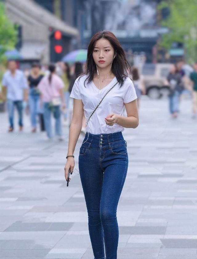 【时尚女生】偏爱简单休闲的装扮,耐看显气质,让造型更具青春活力