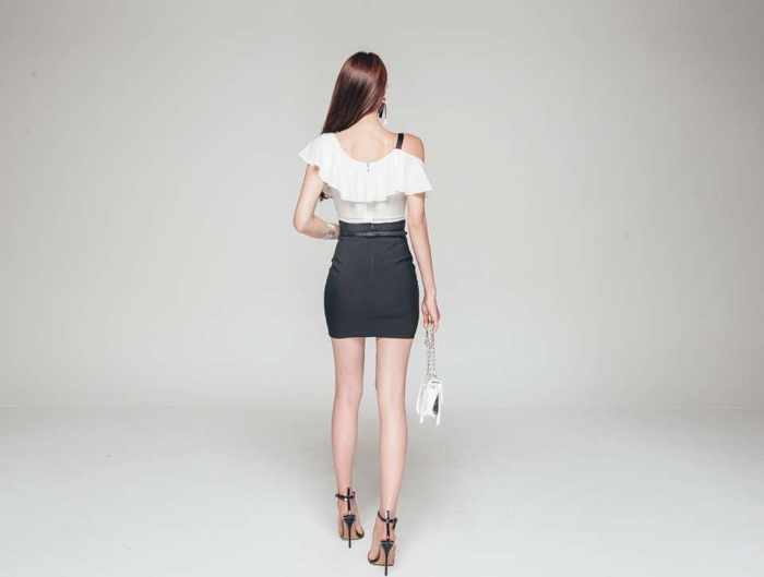 包臀裙配细高跟, 即使没有丝袜的修饰双腿依然美的让人羡慕