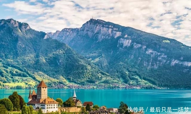 这个美到窒息的国家，用一个煎饼果子就能买到湖景别墅