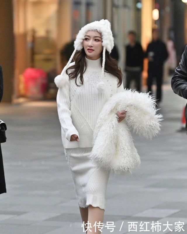 『巧妙』春季穿搭有套路?巧妙露肤新穿法,不走寻常路变时髦