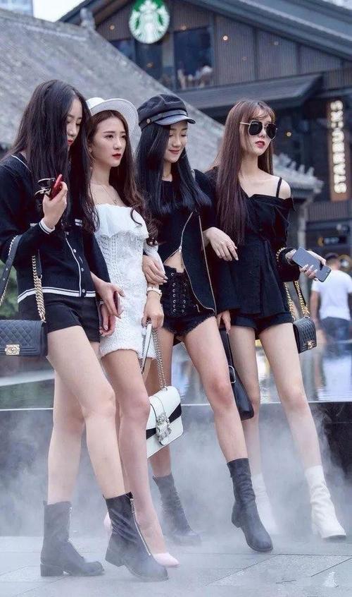 街拍:一排长腿美腿如玉高挑妹纸真是亮瞎眼了