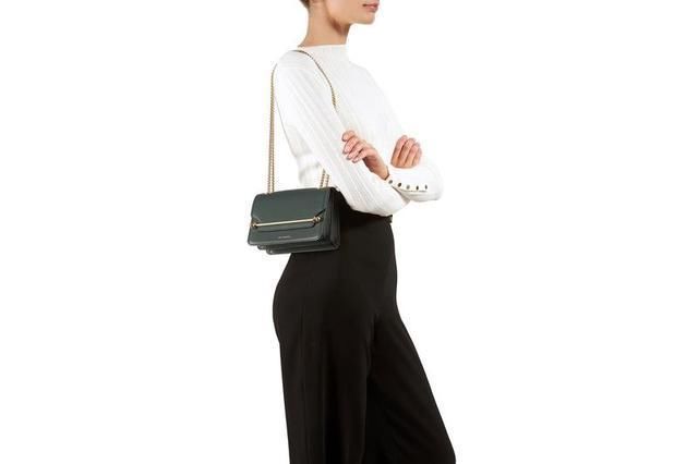 梅根王妃为什么不用好一点的包包?李英爱机场包等于一部车的首付