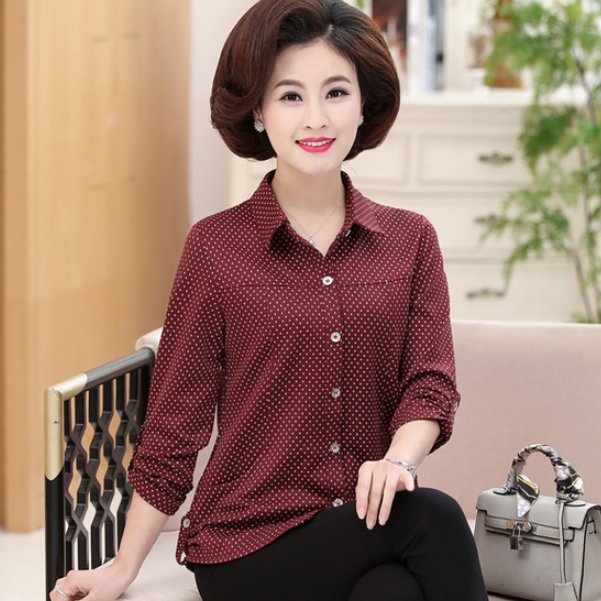 经济允许的话，穿下面的上衣出门，70后女人穿比00后还美嫩