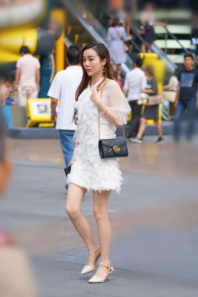 重庆街拍, 连衣裙配长腿, 难以抗拒的美