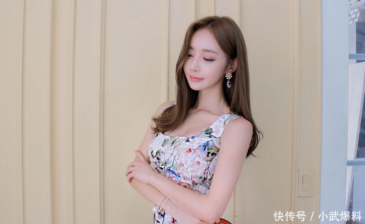 紧身包臀裙：活力浪漫的妹子，身材凹凸紧致，魅力十足！