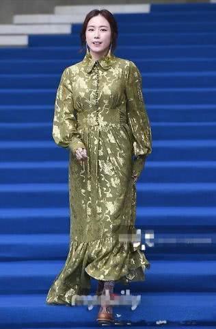 韩剧都是骗人的！女星连衣服都在抢戏，现实中却让人扎心！