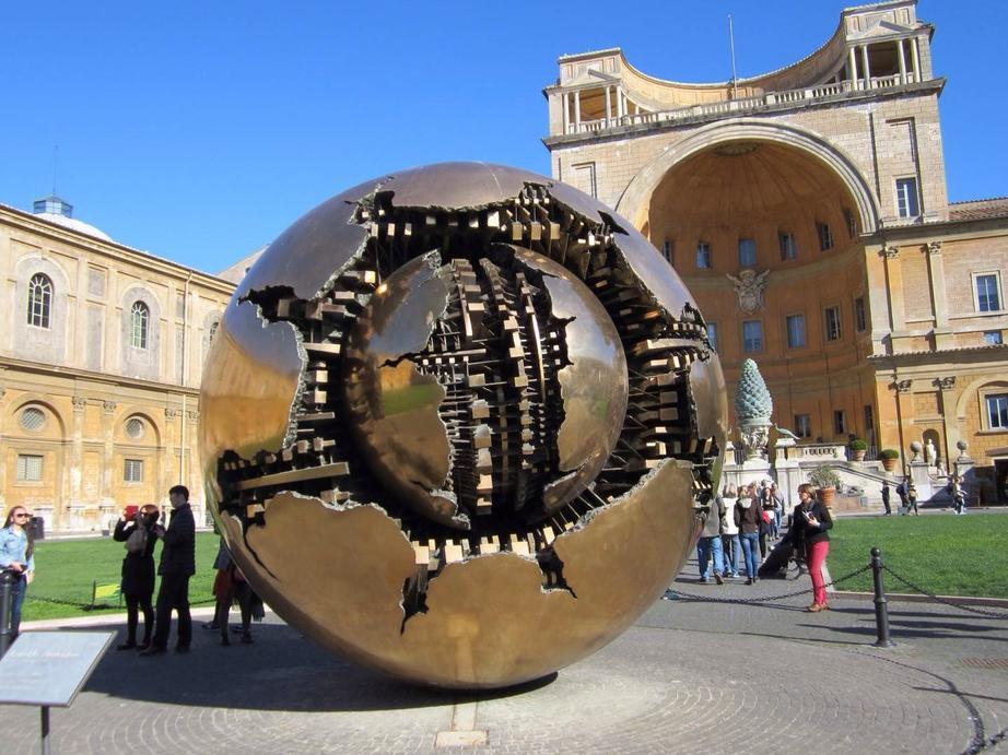 这个国家人口只有500多人，但看到该国女性后，游客：怪不得人少