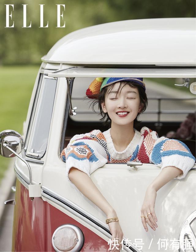 周冬雨尴尬了!身着粉色深V长裙暴露娇小身材,网友:胸去哪儿?