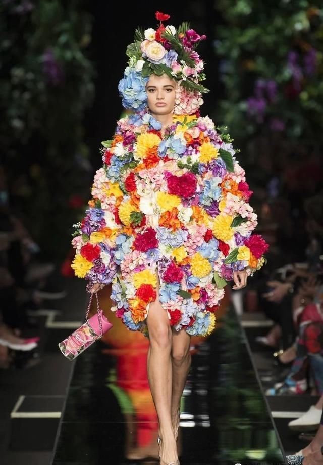  『秀场』服装设计的永恒主题——花朵，有哪些令你印象深刻的花朵秀场呢？