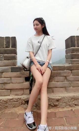 紧身裤穿出你的美，窈窕曲线，给人的感觉很有气质