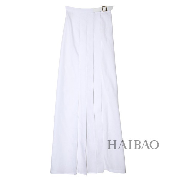 如何用白色单品时髦度夏