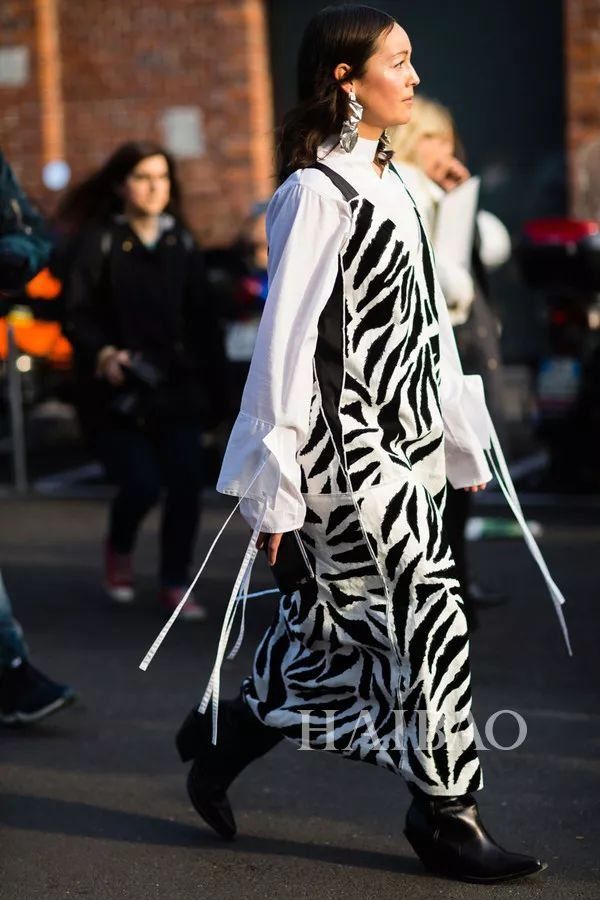 好看| 石原里美游香港穿这样!黑白单品永远不过时还用强调?