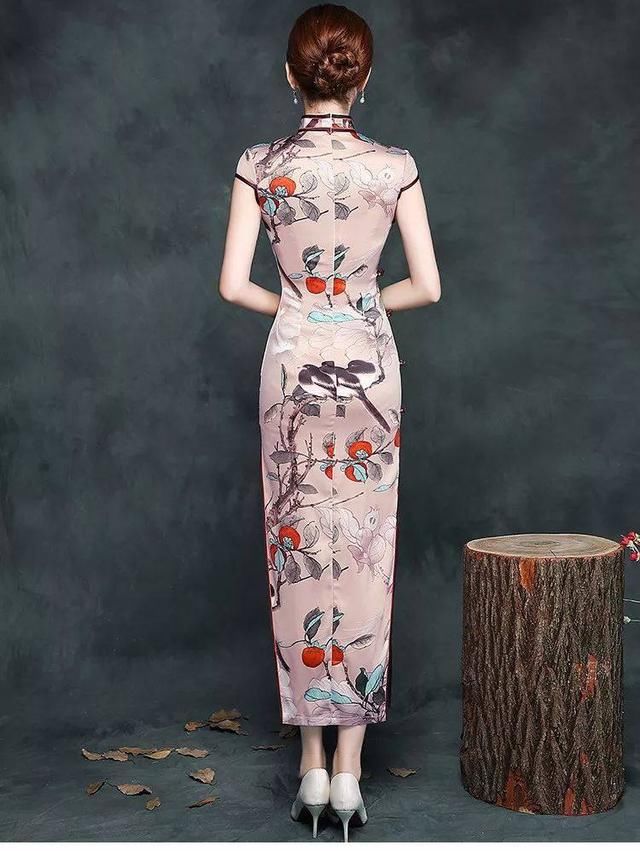 一袭素雅水墨旗袍，端庄大气，秀雅别致！