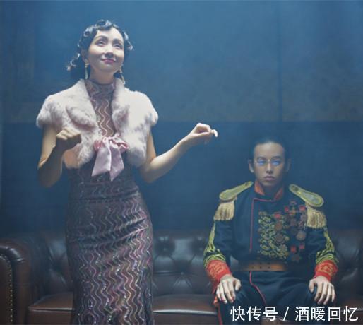 许晴真厉害! 穿的开叉旗袍都快摇摇欲坠 网友: 这尺寸就没人管管?