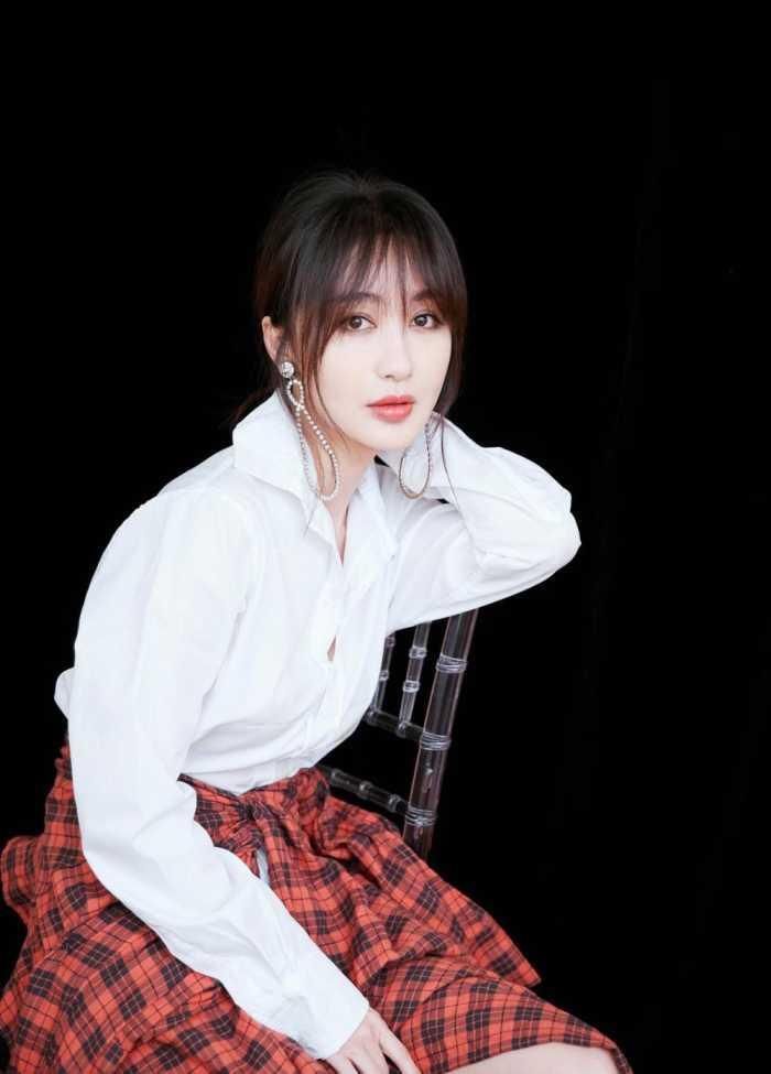 曾和黄晓明谈恋爱, 被baby踩着上位, 如今风格变化惊艳网友!