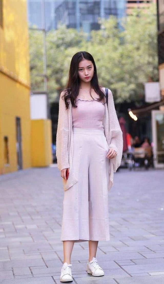  显瘦：担心吊带太性感？和这五种外套叠穿，清新又提气，关键还超显瘦！