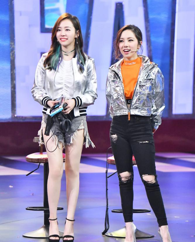 张靓颖好猛!短裤烂成“三角裤”也还敢穿,网友:为了出名拼了!