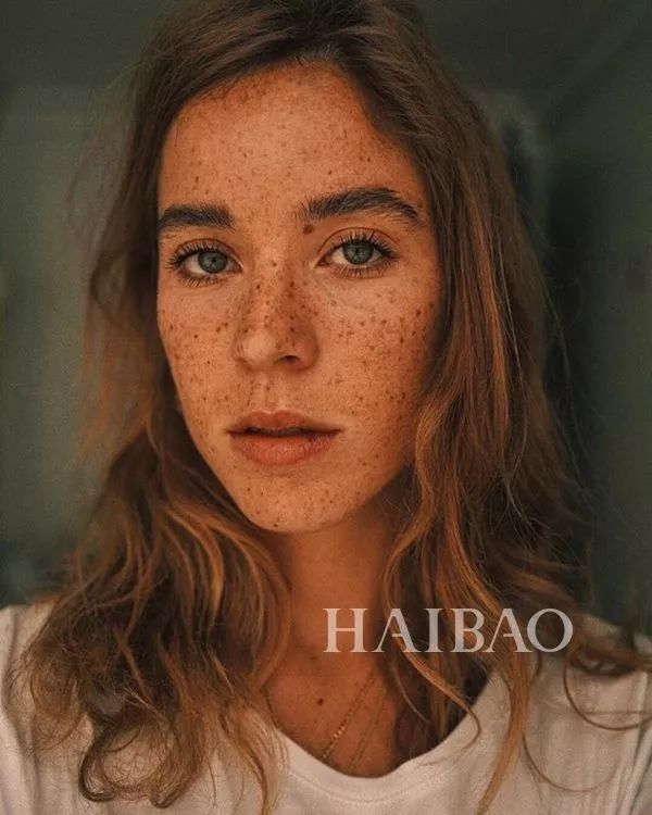 奇怪| 满脸雀斑的她从不磨皮，但是拍出来却比蛇精脸还好看
