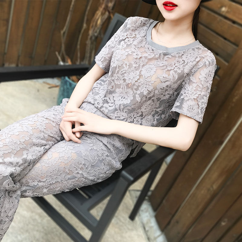 哇塞!新出炉喇叭裤套装，上身显瘦又年轻，老公夸我不像45岁