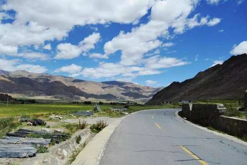 进藏路上最美县城，震撼的自然美景与厚重历史是最令人向往的地方