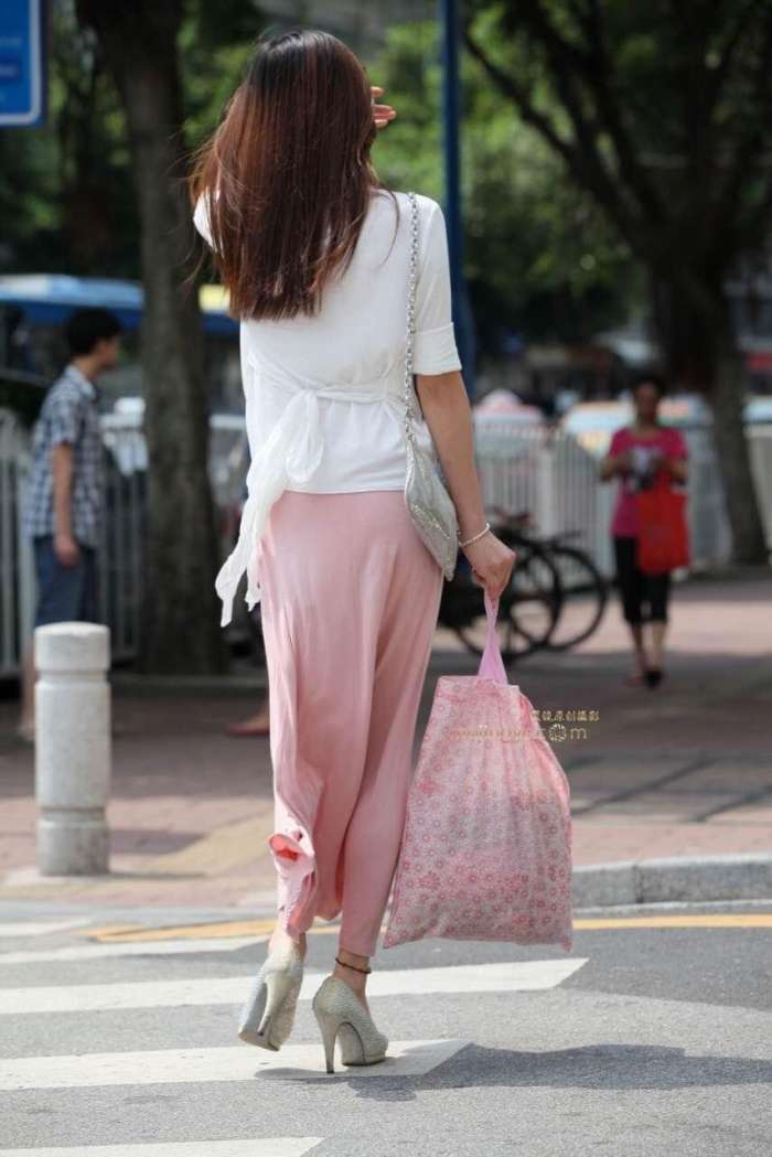 质小姐姐修身连衣裙，长裙飘飘充满仙气