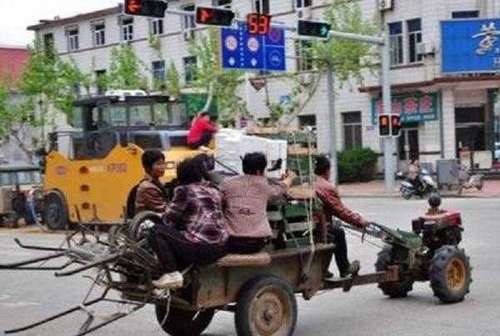 农民的农用车辆不让进城？老农的反问把所谓的“专家”难住了