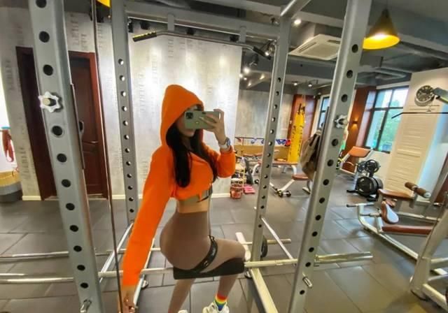  「李潍卿」她是6岁孩子的妈妈，健身2年，体重132斤，体脂22%……，健身的女人就是nice！