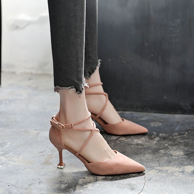 灰姑娘也能穿上水晶鞋，这样的细高跟鞋，让你站在高跟鞋里骄傲