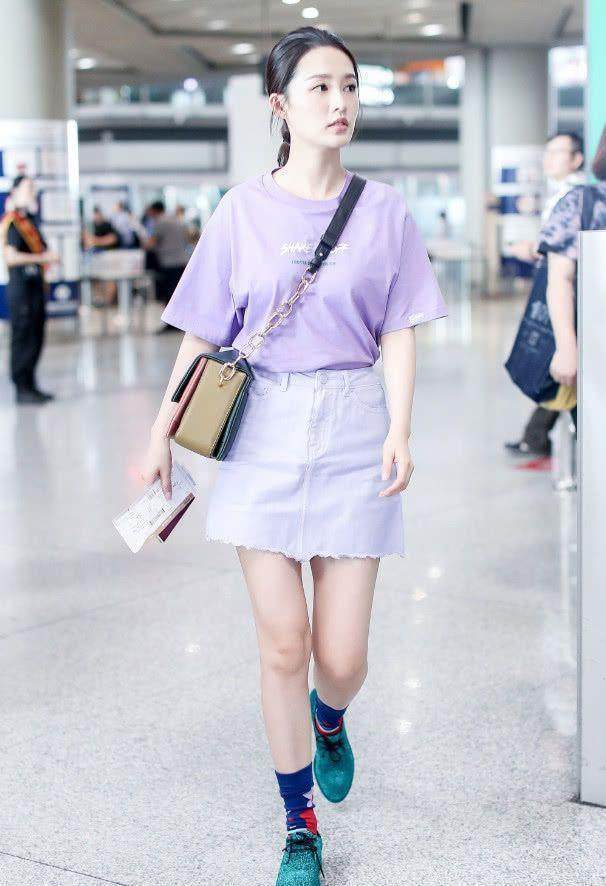 李沁真大胆! 穿的彩色短裤空荡荡的 网友: 难怪安全裤都看到了!