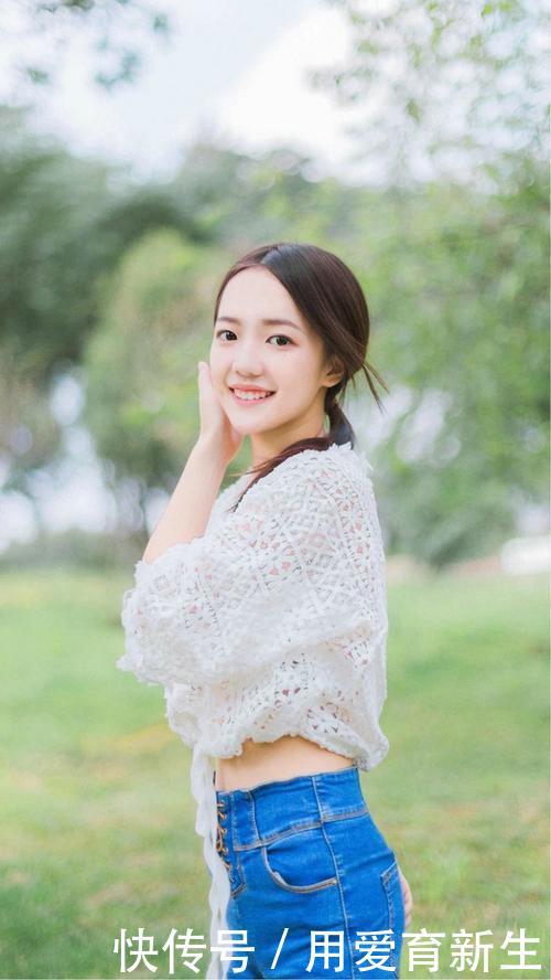 『单人』拍照不要“傻站”在原地,要学会放开手、迈开脚,单人照美姿技巧