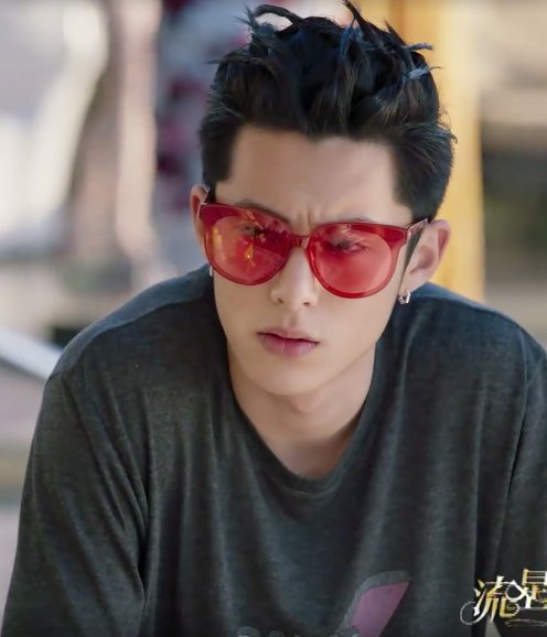 F4的海滩墨镜:花泽类酷炫，美作是来搞笑的，道明寺竟然最扎眼