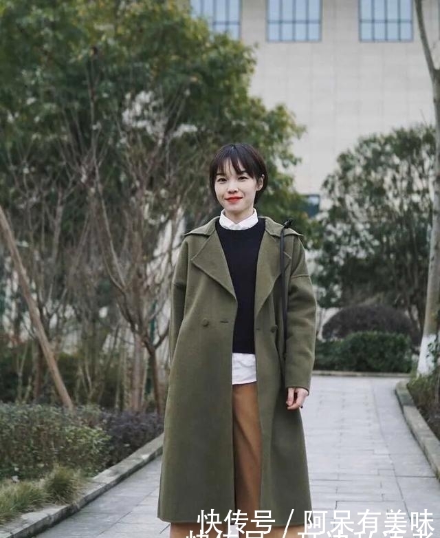  『大衣』秋冬穿搭示范，墨绿色大衣这么搭，让你穿得好看又时尚