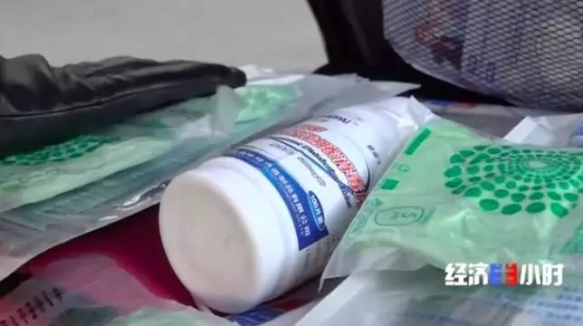  #请战#湖北孝感、武汉、咸宁…这趟穿行疫区的列车，工作人员争相写下请战书