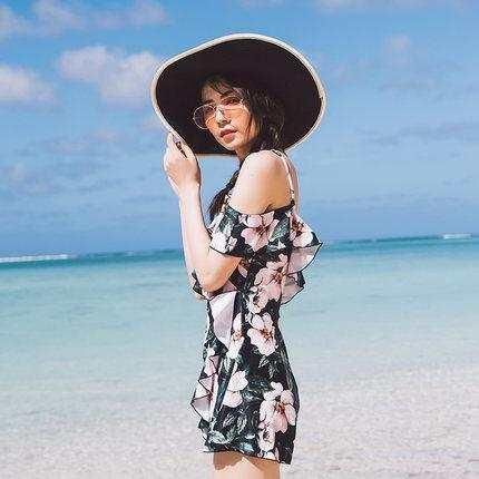 泳衣太露，不敢穿？今夏流行的连体泳衣，露比不露更显清纯小性感