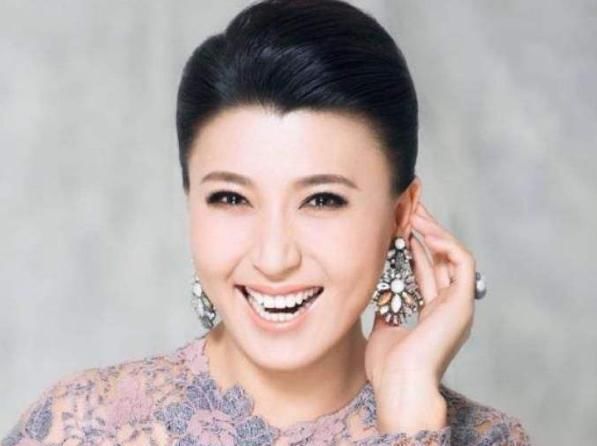 闫学晶：闫学晶和贾静雯亲手拔了父亲氧气管，朱迅不敢拔，成了一生的遗憾