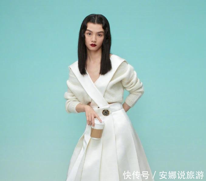 #美女#美女春夏气质太惊艳,复古波浪卷发配白色V领连衣裙,优雅有韵味