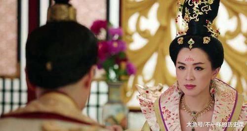 公主丧夫后深夜召见数位美男, 早上侍女去打扫