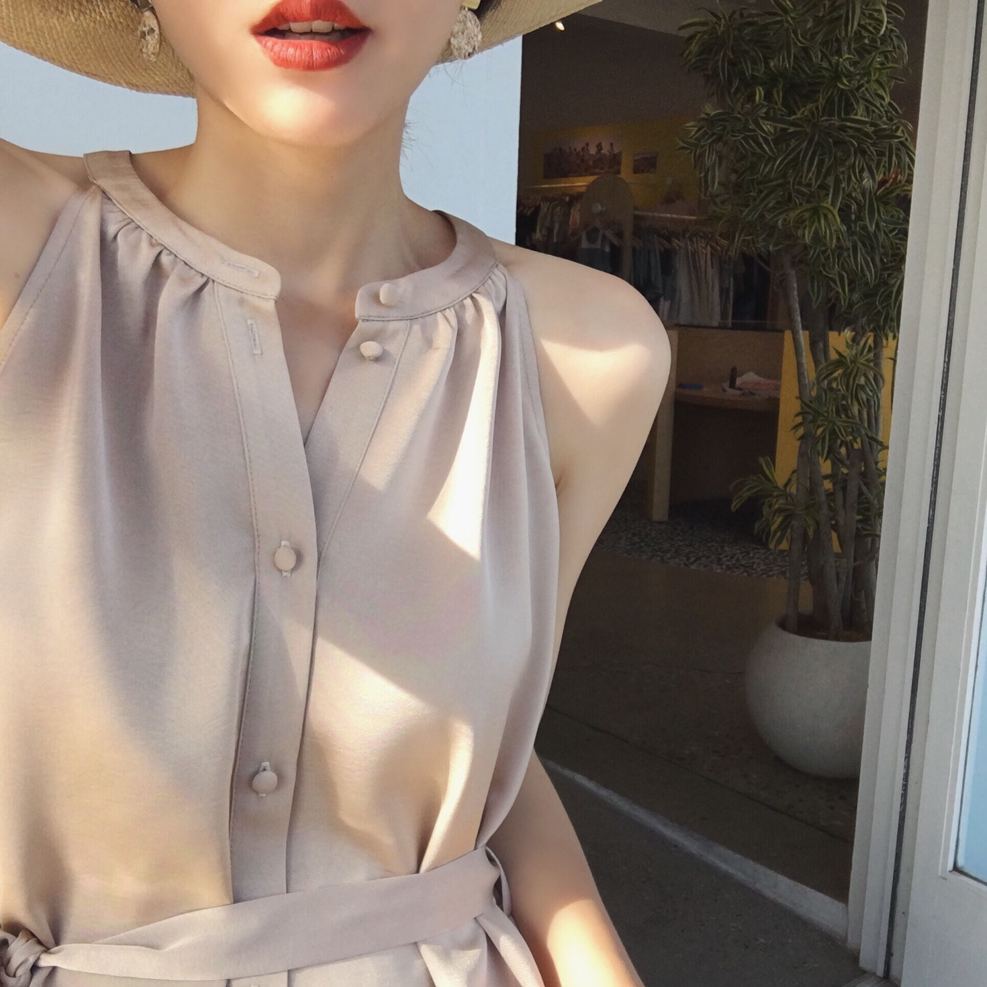 丰满的女人就是好看，尤其穿上这“流氓衫”，女人味挡也挡不住