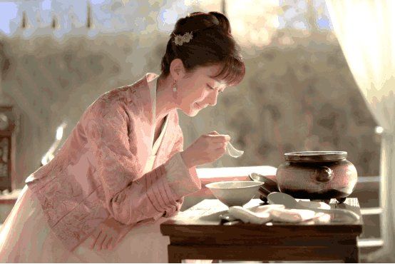 赵丽颖s型腰身现身粉丝见面会, 小腹平平破除怀孕谣言