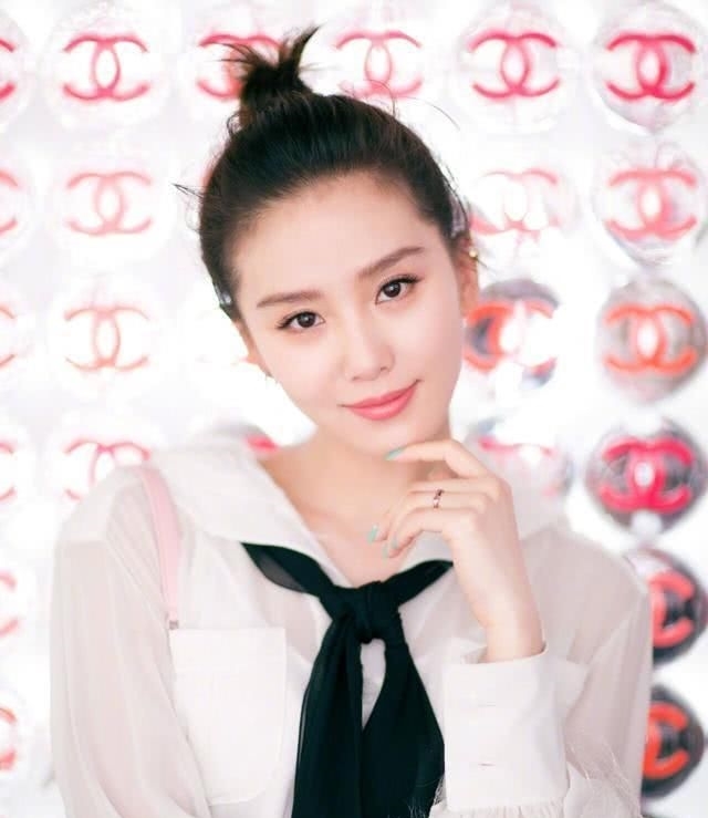  脸上@脸上有这3个特征的女人，往往都“不显老”，同时中两个的很少见
