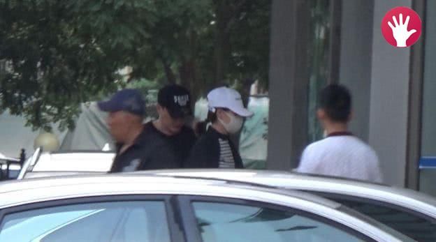 赵丽颖怀孕3个月，和冯绍峰地下恋情被曝光，微博大V求证真假?